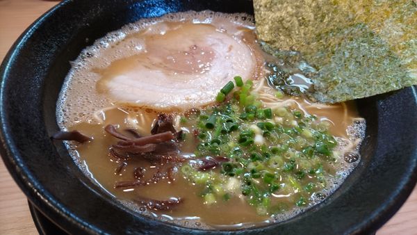 「らーめん＋替え玉（無料）」@九州とんこつらーめん ひらさわの写真