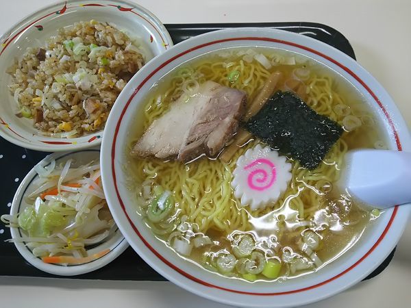 「セットメニュー　Ｃ．（ラーメン＋半チャーハン＋小鉢）」@成田屋の写真