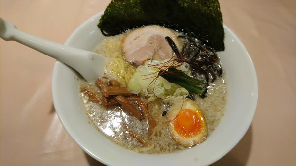 「らー麺 白」@らーめん岡崎 鶴ヶ島店の写真