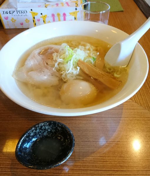 「伊吹いりこと鰹のらーめん 味玉」@手打ちらーめん はやぶさの写真