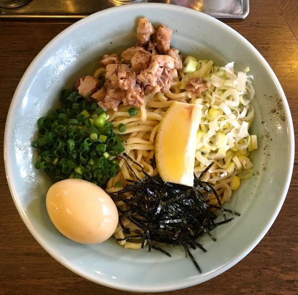 「朝ラー（油そば選択）大盛り・塩レモン＋味玉 ５００円！」@濃厚豚骨ラーメン 濱虎家の写真