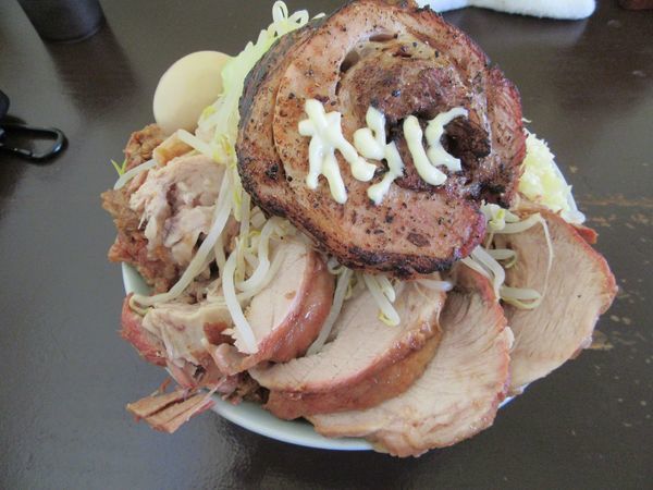 「大味噌めんじろ（８８０円）＋麺増し＋豚増し＋炙り豚他」@めんじろの写真