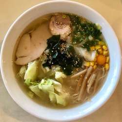 塩ラーメン (640円) ワンタン (130円)