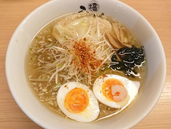 「塩らーめん ひるがお盛り」@塩専門 ひるがお 東京駅店の写真