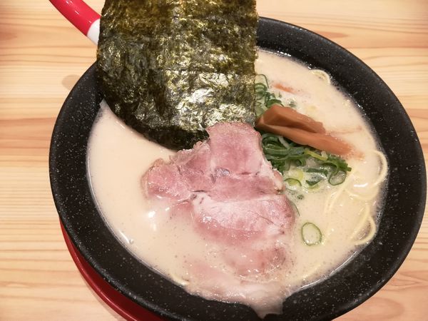 「白豚骨ラーメン（博多麺）」@長浜ラーメン一番軒 小牧店の写真