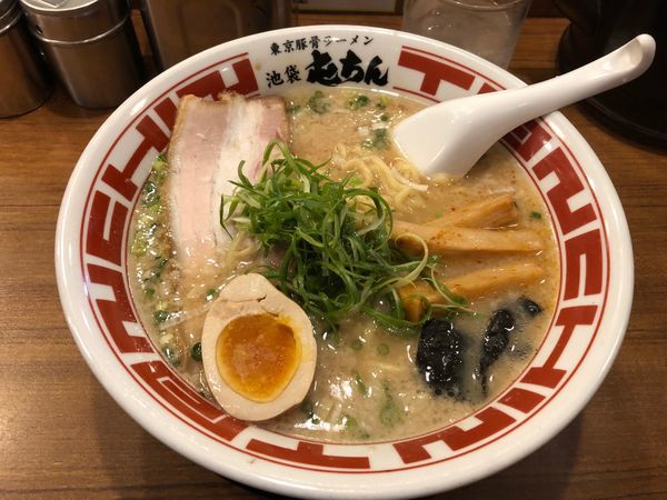 「東京とんこつらーめん」@屯ちん 池袋西口店の写真
