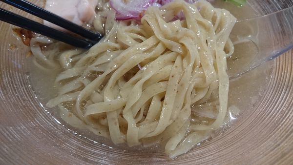 「限定 冷やし(煮干し)平打ち麺バージョン・小ライス 1000円」@麺屋 さくら井の写真