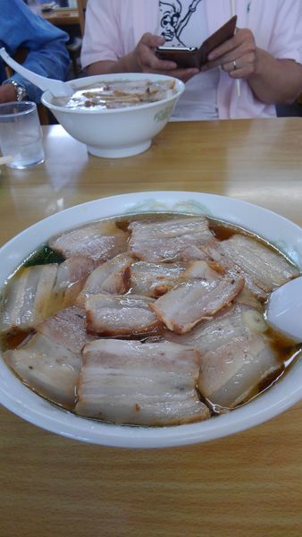 「肉そば850円＋手打ち麺100円＋大盛り100円＝1,050円」@古川農園の写真