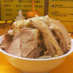 ミニラーメン 豚入り 750円