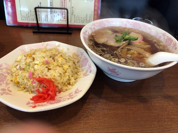 「ラーメン(530円)半チャーハン(300円)」@らぁめん大王の写真