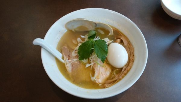 「味玉付貝塩拉麺￥950-」@麺屋 心羽の写真
