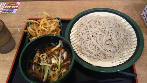 「肉汁きのこせいろ大盛、かき揚げ（クーポン）」@ゆで太郎 大宮ラクーン店の写真