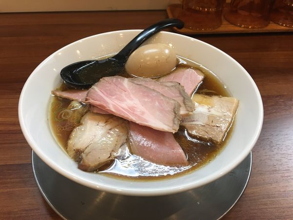 「醤油らーめん 全部のせ」@純手打ち だるまの写真