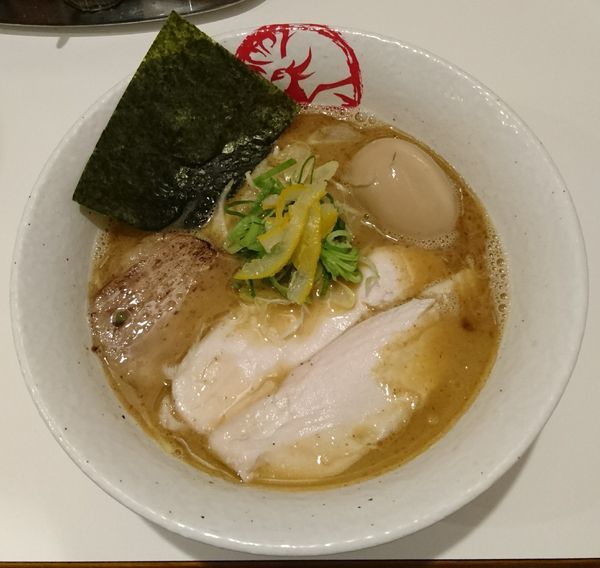 「限定 マイルド魚介鶏そば＋味玉」@鶏そば朱雀の写真