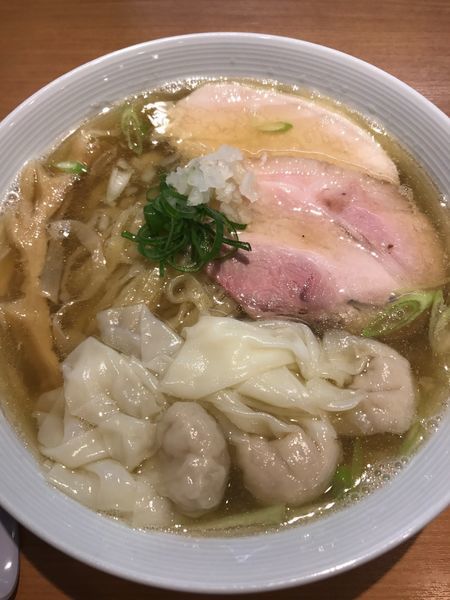「煮干しらぁめん・ワンタン入り（平打ち麺・大盛り）」@mojamojaの写真