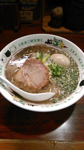 「らぁ～めん　650円　ラーパス特典　味玉　替玉　100円」@らぁ〜めん ぶぃスリーの写真