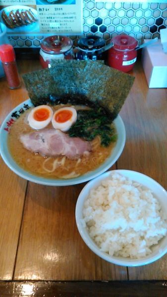 「味玉らーめん　790円　ラーパス特典　ライス」@横浜らーめん 吉田家の写真