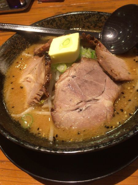 「味噌チャーシュー¥890 バターTP」@ラーメン あすなろ 小山店の写真