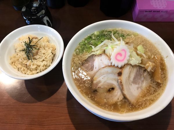 「限定豚中華麺800円+煮干し飯100円」@中華そば 味万の写真