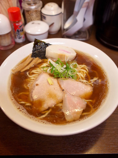 「煮干し正油…500円　手もみ麺コール」@ラーメン木曜日の写真