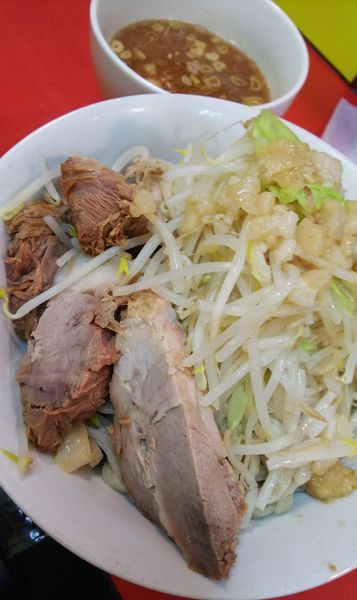 「つけめん＋豚＋野菜ちょい増しアブラマシマシ」@豚ラーメン 蕨店の写真