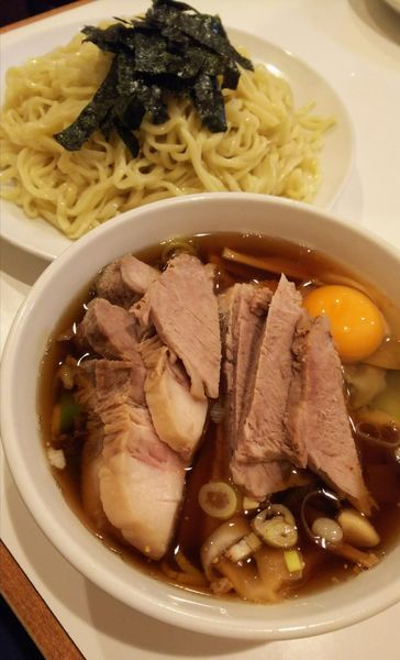 「チャーシューざるらぁめん（大盛り）＋生卵」@らぁめん ほりうち 新橋店の写真