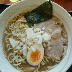 煮干しラーメン、大盛