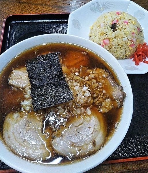「チャーシュー麺＋チャーハン 1080円のセット」@竹岡らーめん 清川店の写真