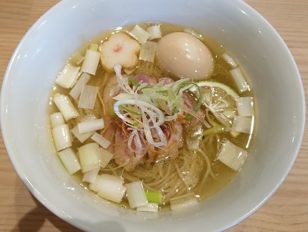 「季節の出汁そば（塩）＋味玉」@Handicraft Worksの写真