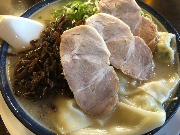「ラーメン（一番）わんたん麺＋替え玉」@博多ラーメン しばらく 日本橋店の写真