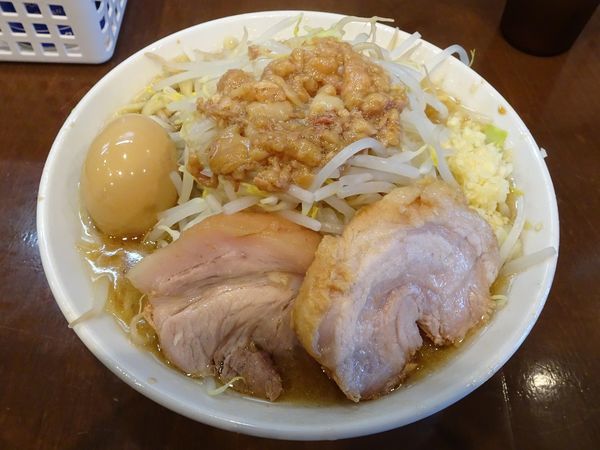 「小ラーメン（750円）＋味玉（100円）ニンニクアブラ」@麺屋 歩夢の写真