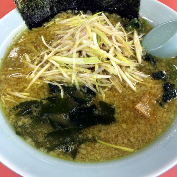 「ネギラーメン（半麺・固め・コッテリ）740円　カレースパイス」@ラーメンショップ 太田店の写真