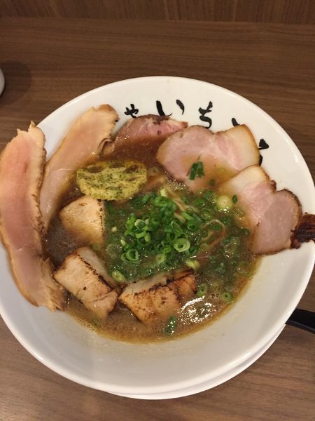 「こってり醤油 三種のチャーシュー麺 ￥９５０円」@麺や いちころの写真