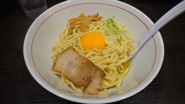 「限定・地鶏の脂の油そば(800円)大盛り(100円)」@三鷹食堂いなりの写真