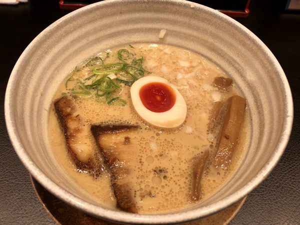 「漢の豚骨黒醤油らーめん」@傾奇御麺 天神橋本店の写真
