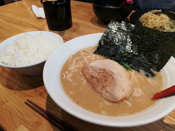 「ラーメン固め少なめ、ライス」@ラーメン大桜 相模原鹿沼台店の写真
