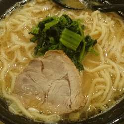 豚骨醤油ラーメン 680円