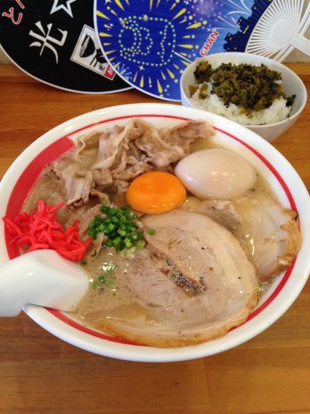 「肉ラーメン850円 高菜ごはん100円 味玉ラーパス」@とんこつラーメン 光★MENJIの写真