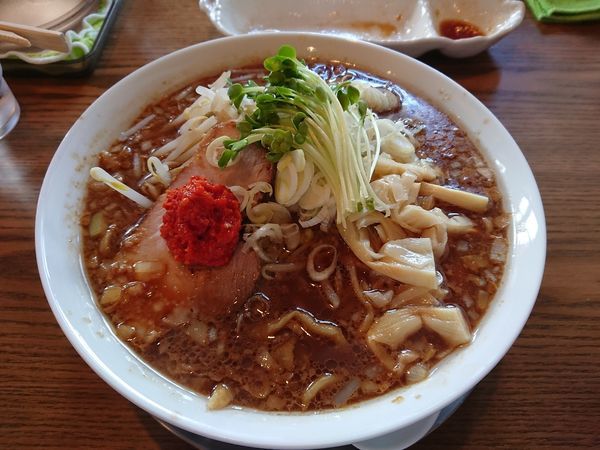 「辛豚骨醤油らーめん 900円」@手打ちラーメン 谷家の写真