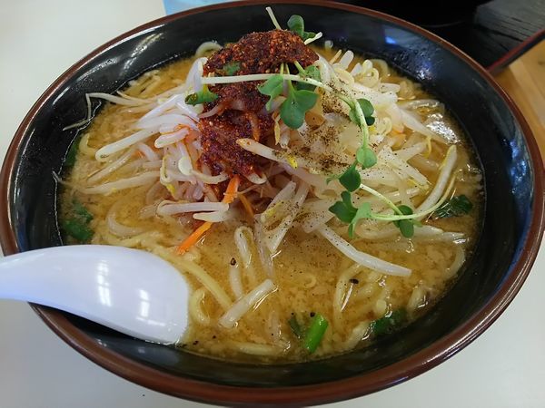 「みそラーメン　※ラー油唐辛子カスタマイズ　（大盛り：㋚券）」@くるまやラーメン 松本渚店の写真