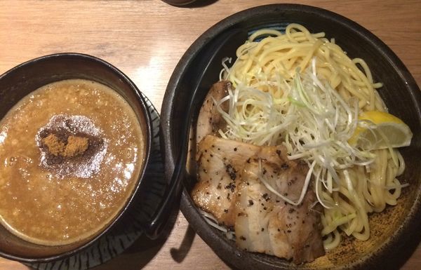 「つけ麺 大盛り＋炙りチャーシュー」@RAMEN TOMIRAIの写真