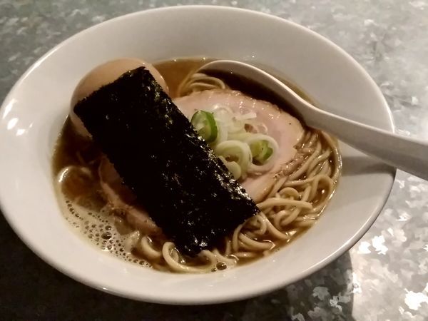 「味玉醤油らぁめん(並盛・130g)880円＋和え玉200円」@らぁめん家 有坂の写真