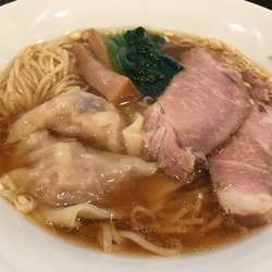 ワンタンメン味玉入り（900円）