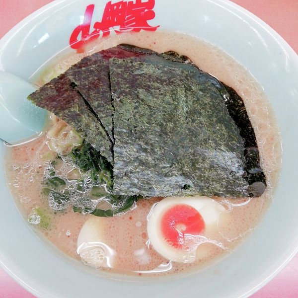 「ラーメン（多め）＋味玉（クーポン）」@ラーメン山岡家 上尾店の写真