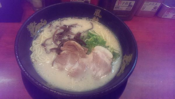 「ラーメン、替玉ｗ」@とんこつラーメン 博多風龍 渋谷店の写真