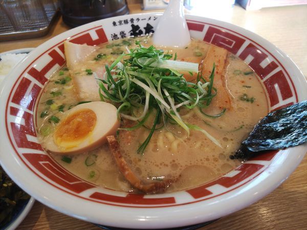 「豚骨醤油ラーメン680円＋から揚げ二個160円」@屯ちん 福島店の写真