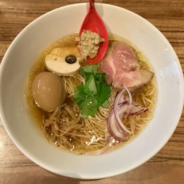 「中華そば ¥730円（味玉・駐車券でサービス）」@中華そば 鷸の写真