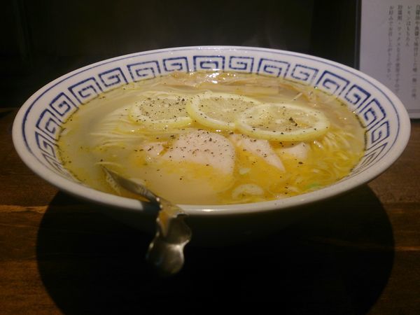 「瀬戸内レモンラーメン」@ねいろ屋 神保町店の写真