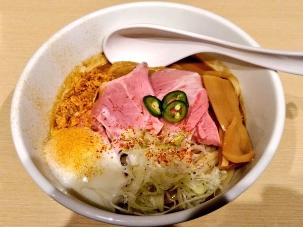 「期間限定 冷やしニンニクカレーまぜ麺」@らー麺 アオキジの写真