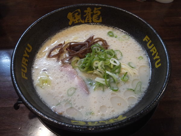 「とんこつラーメン」@とんこつラーメン 博多風龍 大宮東口駅前店の写真